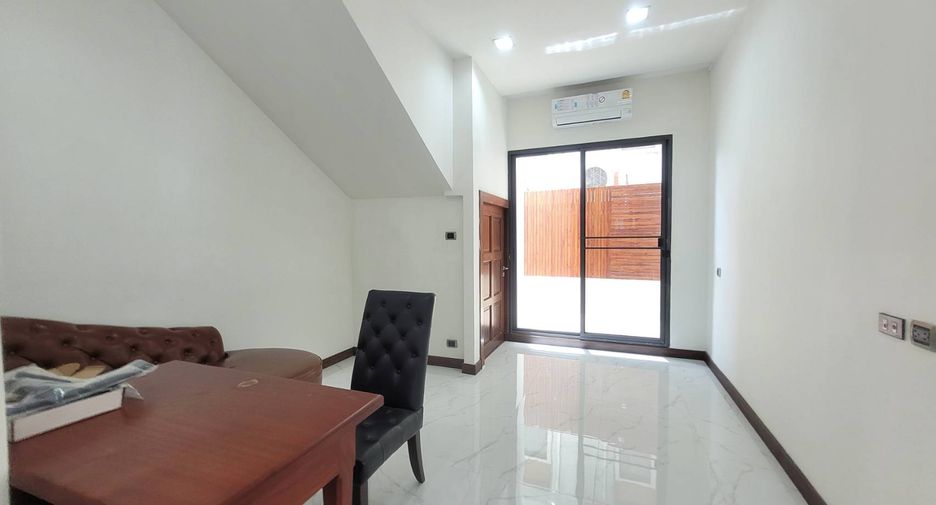 For rent 3 ベッドルーム house in Watthana, Bangkok