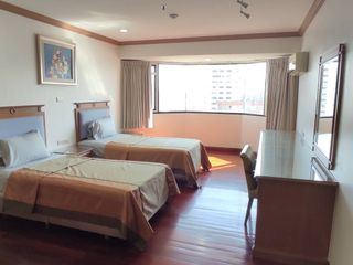 For rent 3 bedrooms condo in Khlong Toei, Bangkok
