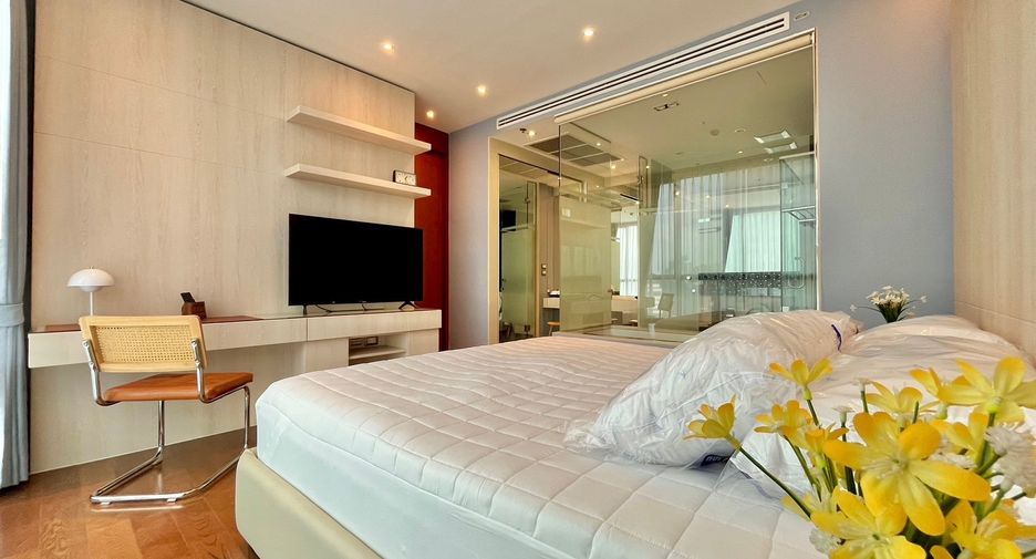 For rent 2 bedrooms condo in Khlong Toei, Bangkok