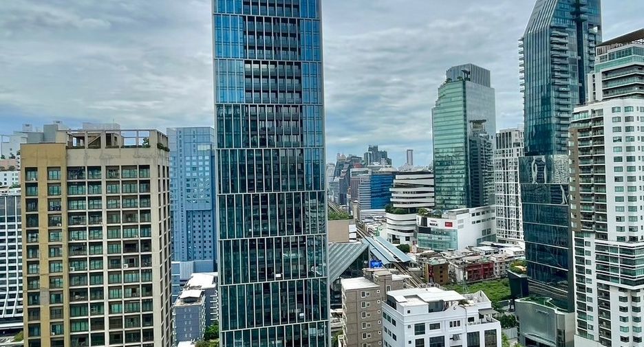 For rent 2 bedrooms condo in Khlong Toei, Bangkok