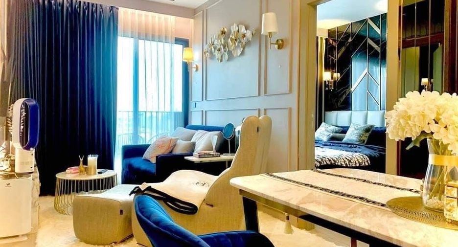 For rent 2 bedrooms condo in Huai Khwang, Bangkok