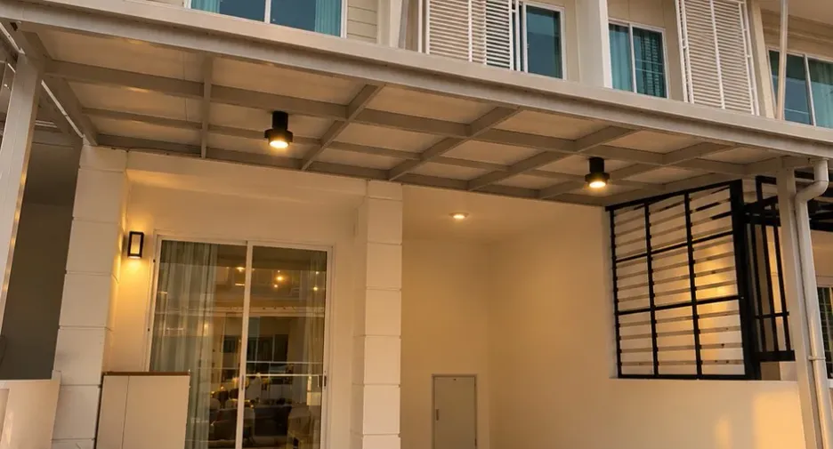 Casa adosada en alquiler de 3 habitaciones en Mueang Chiang Mai, Chiang Mai