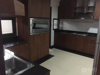 Аренда 3 спальни дом в Щанг Тхонгланг, Бангкок