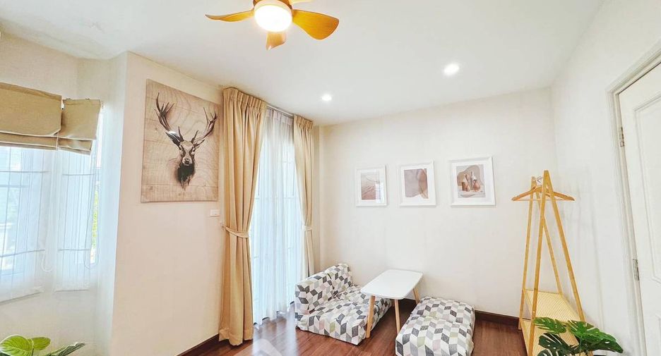 For rent 3 bedrooms townhouse in Phra Khanong, Bangkok