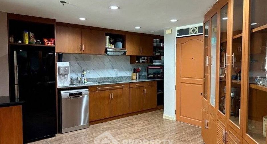For sale 3 bedrooms condo in Chatuchak, Bangkok