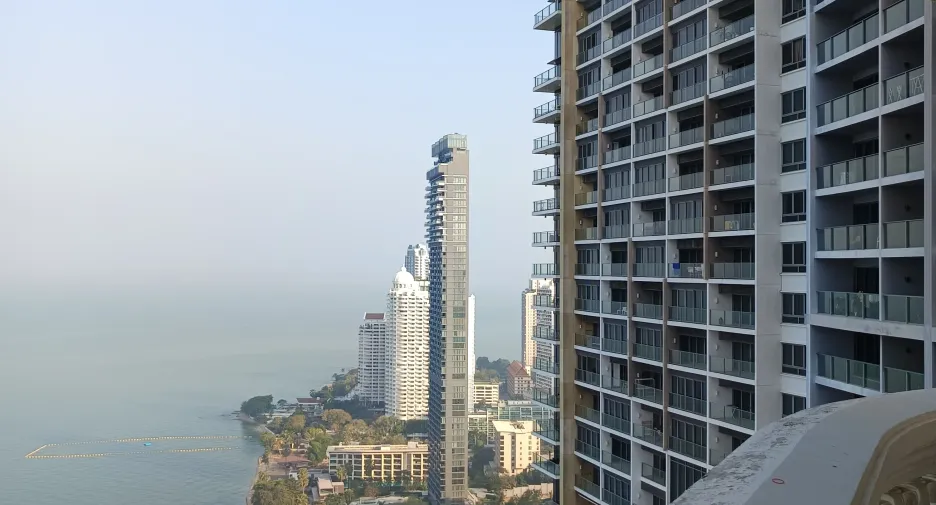 For sale 2 ベッドルーム condo in Bang Lamung, Chonburi