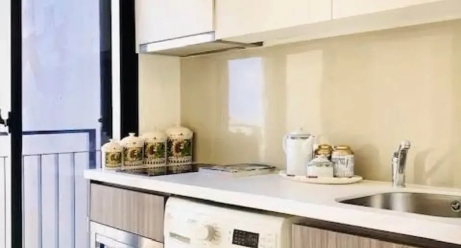 Wohnung zur Miete mit Studio in Khlong San, Bangkok