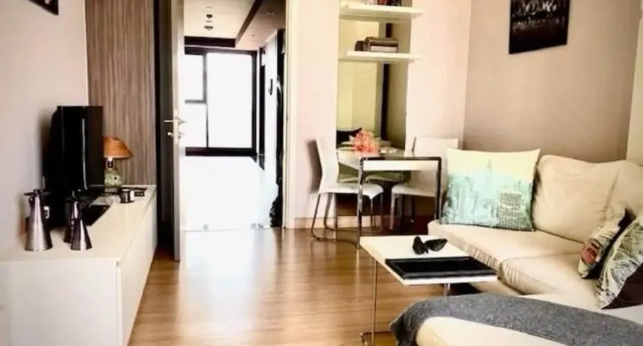 Wohnung zur Miete mit Studio in Khlong San, Bangkok