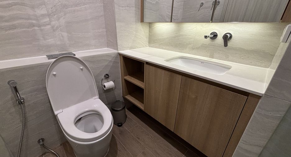For sale 2 bedrooms condo in Phra Khanong, Bangkok