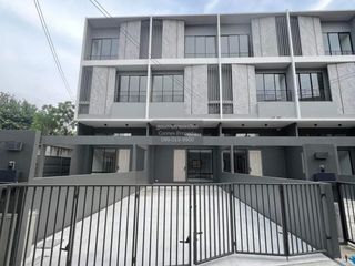 À louer 4 chambres maison de ville à Pak Kret, Nonthaburi
