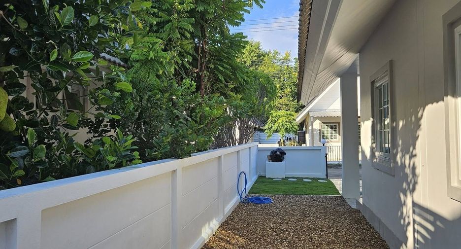 For sale 2 bedrooms house in San Kamphaeng, Chiang Mai