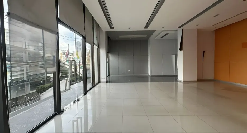 Gewerbefläche zur Miete in Bang Rak, Bangkok
