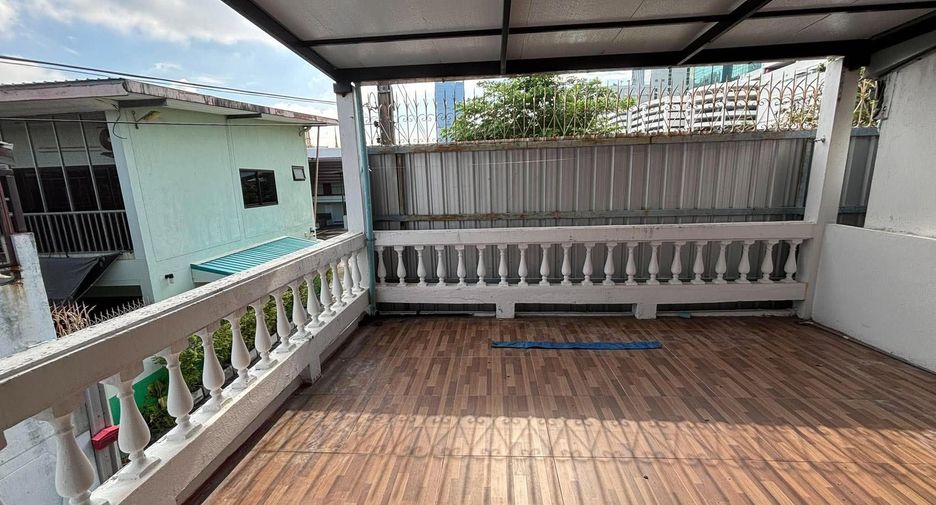 Casa adosada en alquiler de 3 habitaciones en Bang Na, Bangkok