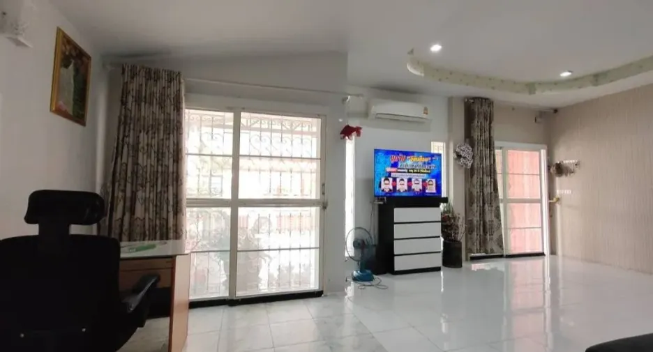 Casa en alquiler y en venta de 2 habitaciones en Bang Lamung, Chonburi