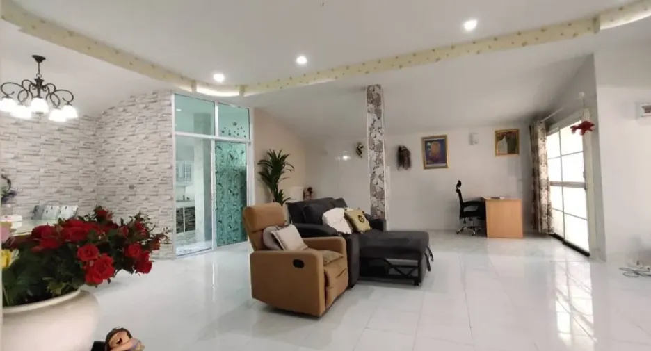 Casa en alquiler y en venta de 2 habitaciones en Bang Lamung, Chonburi
