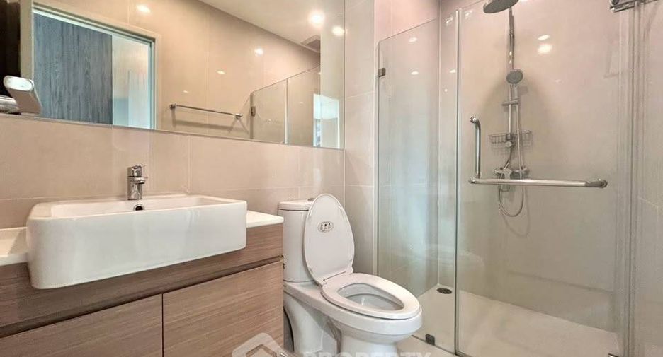 For rent 2 bedrooms condo in Huai Khwang, Bangkok
