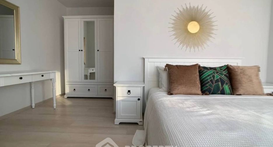 For rent 2 bedrooms condo in Pathum Wan, Bangkok