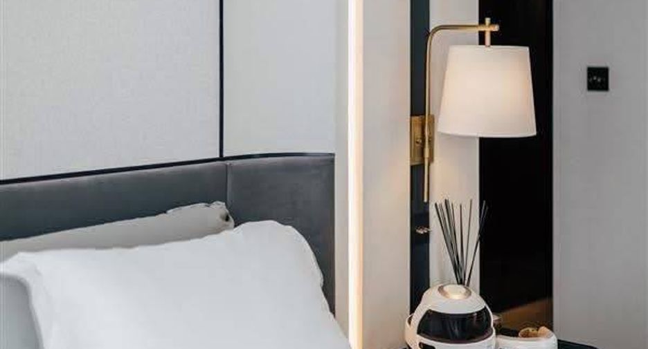 For rent 2 bedrooms condo in Bang Rak, Bangkok