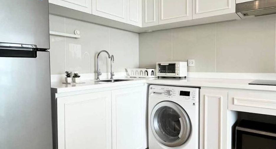 For rent 2 bedrooms condo in Pathum Wan, Bangkok