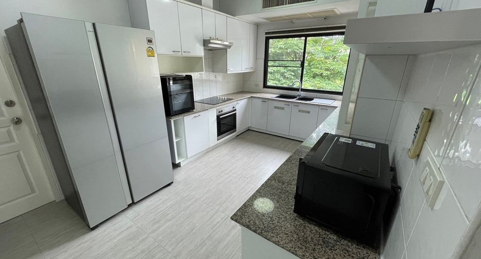 For rent 3 bedrooms condo in Sathon, Bangkok