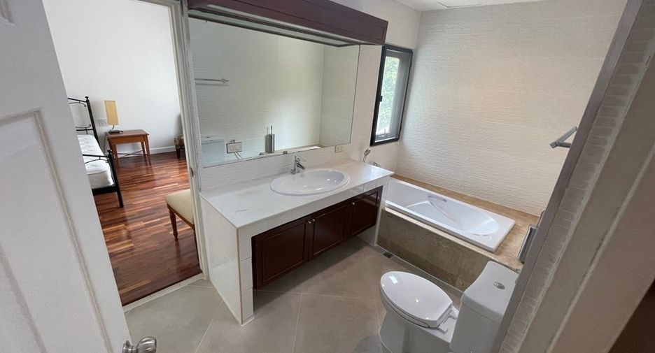 For rent 3 bedrooms condo in Sathon, Bangkok