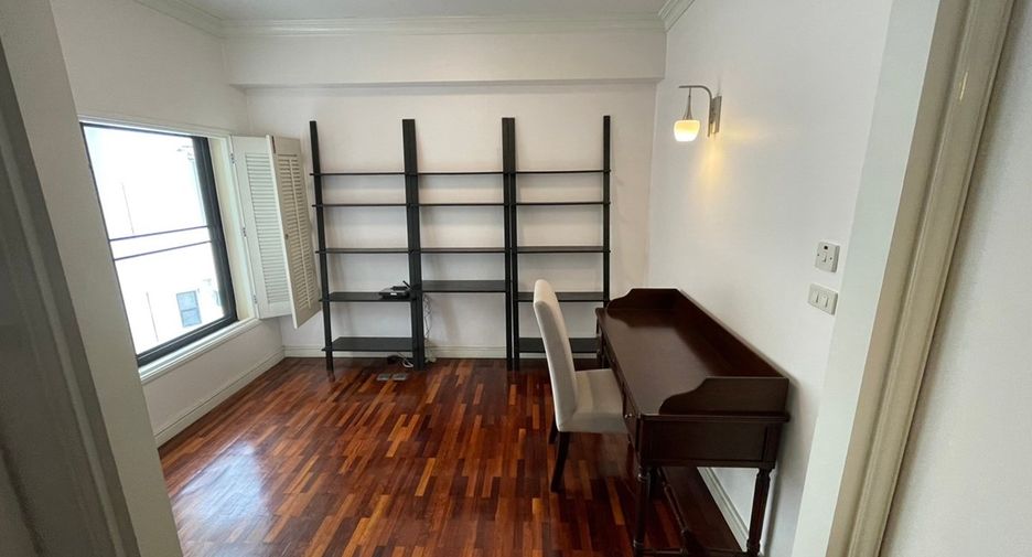 For rent 3 bedrooms condo in Sathon, Bangkok