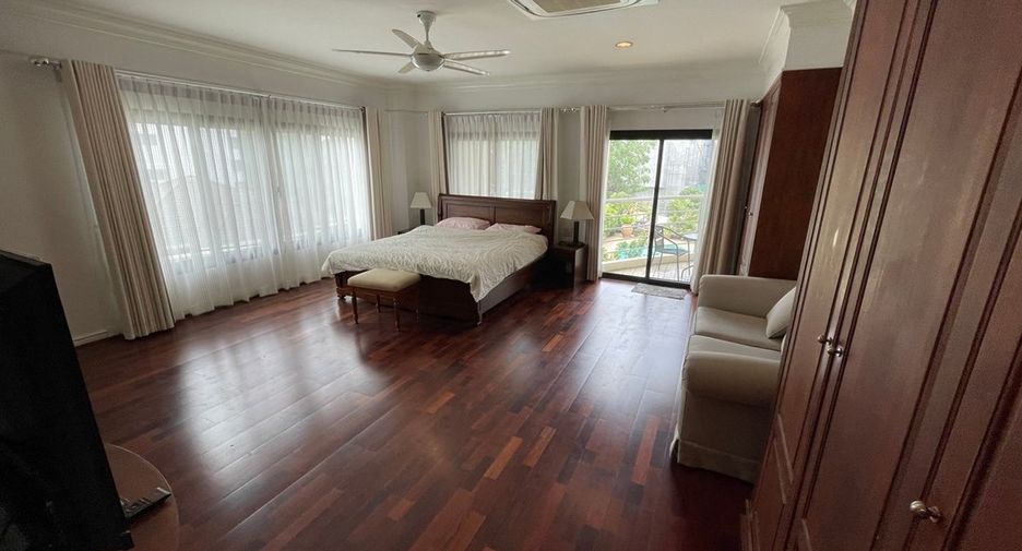 For rent 3 bedrooms condo in Sathon, Bangkok