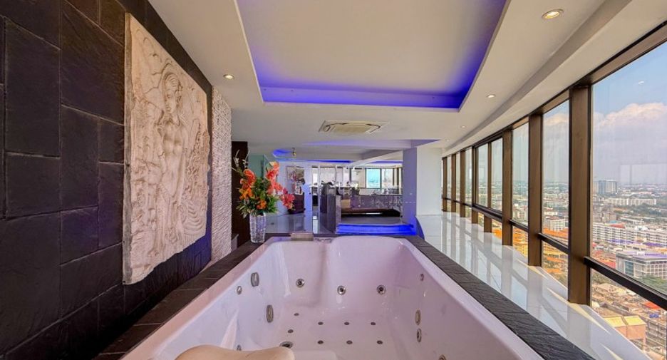 For sale 2 bedrooms condo in Jomtien, Pattaya