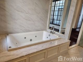 For sale 5 Beds house in Chatuchak, Bangkok