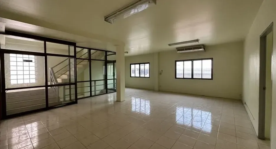 For rent warehouse in Bang Bua Thong, Nonthaburi