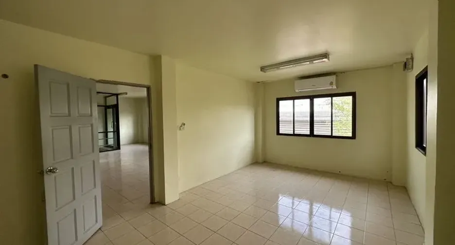For rent warehouse in Bang Bua Thong, Nonthaburi