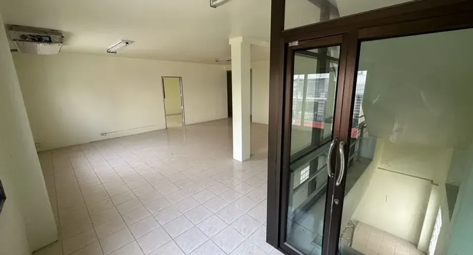 For rent warehouse in Bang Bua Thong, Nonthaburi