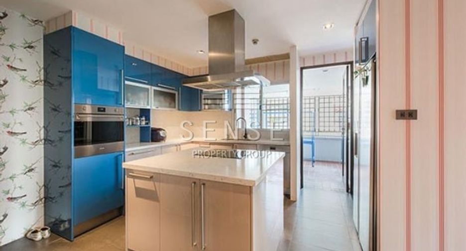 For sale 4 bedrooms condo in Yan Nawa, Bangkok