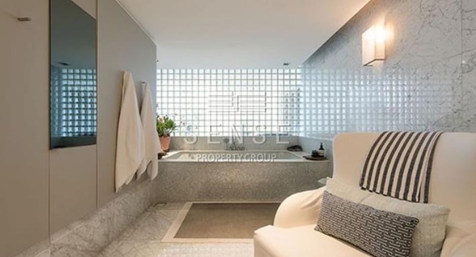 For sale 4 bedrooms condo in Yan Nawa, Bangkok