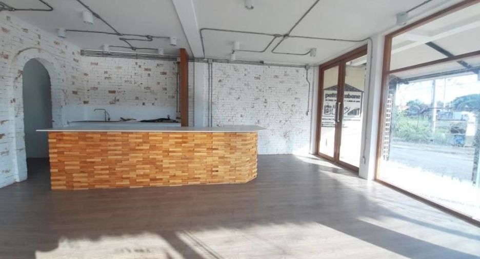 Local comercial en venta de 2 habitaciones en Hang Dong, Chiang Mai