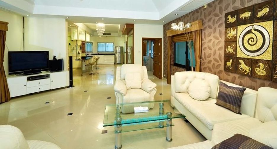 À louer 4 chambres maison à Bang Lamung, Chonburi