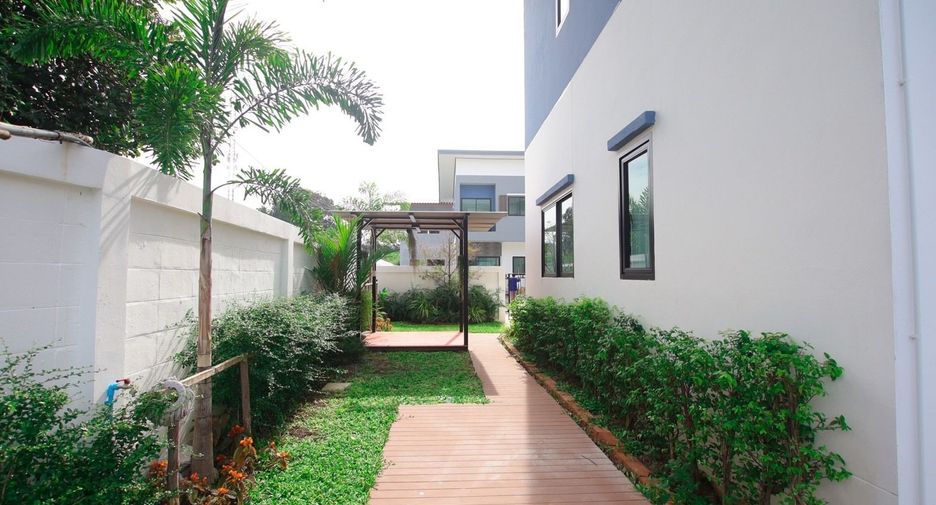 For sale 4 Beds townhouse in Sattahip, Pattaya
