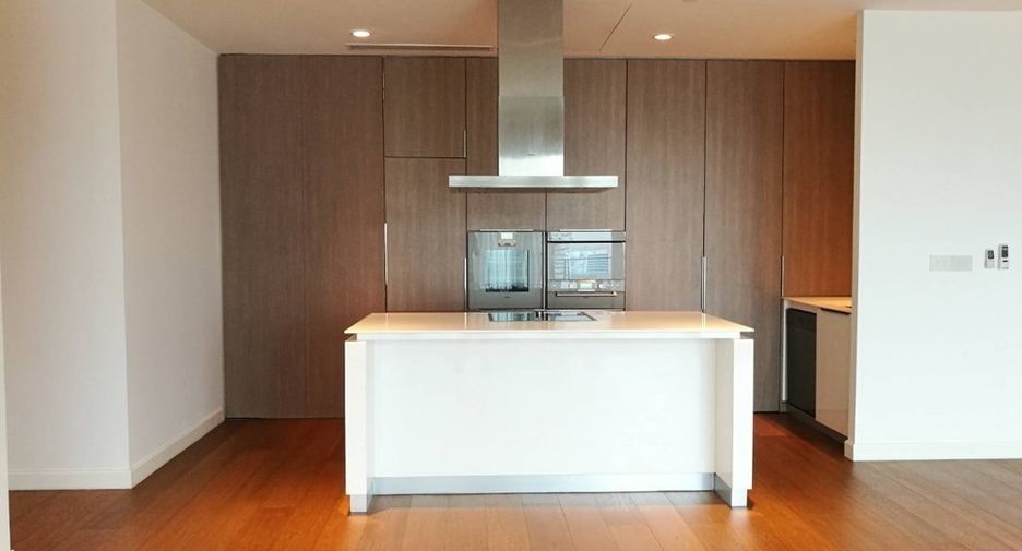 Wohnung zur Miete mit 3 Zimmer in Pathum Wan, Bangkok