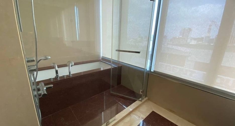 Wohnung zur Miete mit 3 Zimmer in Pathum Wan, Bangkok