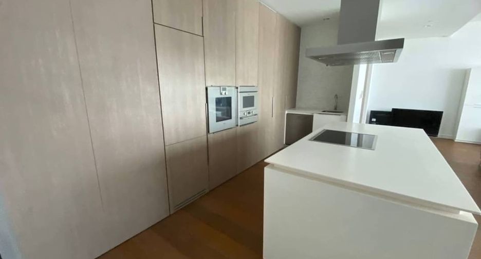 Wohnung zur Miete mit 3 Zimmer in Pathum Wan, Bangkok