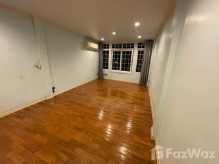 For rent 3 bed townhouse in Bang Sue, Bangkok