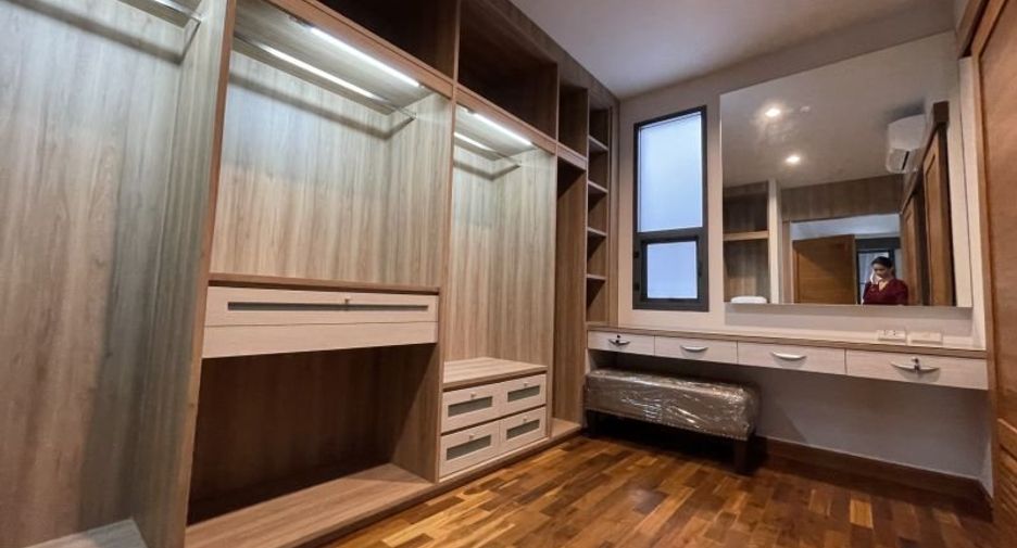 For rent 4 ベッドルーム house in Phra Nakhon, Bangkok