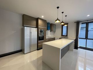 For rent 4 ベッドルーム house in Phra Nakhon, Bangkok