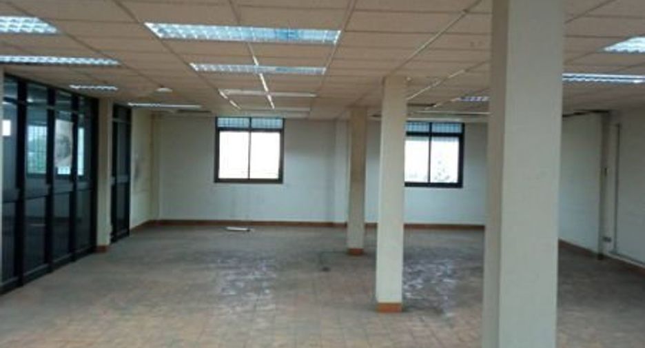 For rent retail Space in Mueang Samut Prakan, Samut Prakan