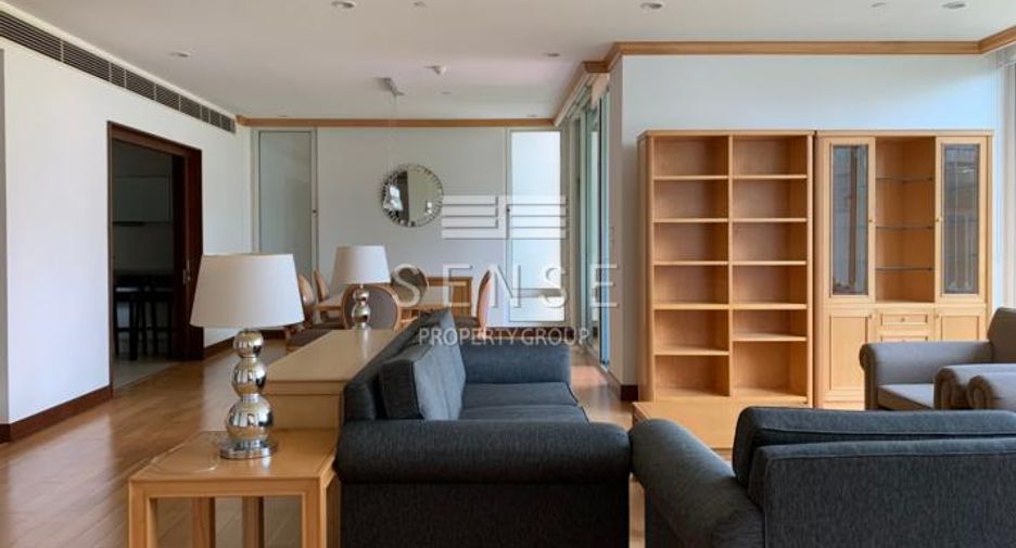 For rent 4 bedrooms condo in Pathum Wan, Bangkok