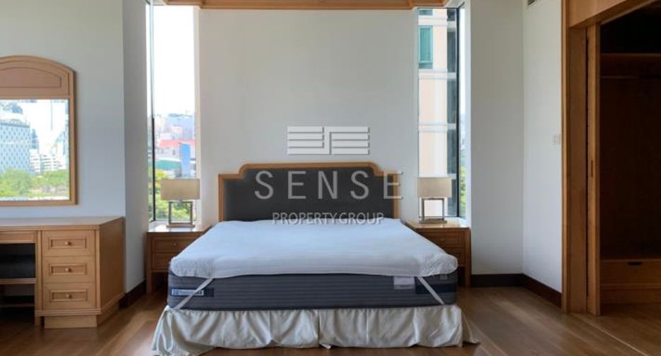 For rent 4 bedrooms condo in Pathum Wan, Bangkok