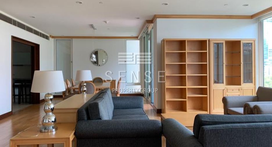 For rent 4 bedrooms condo in Pathum Wan, Bangkok
