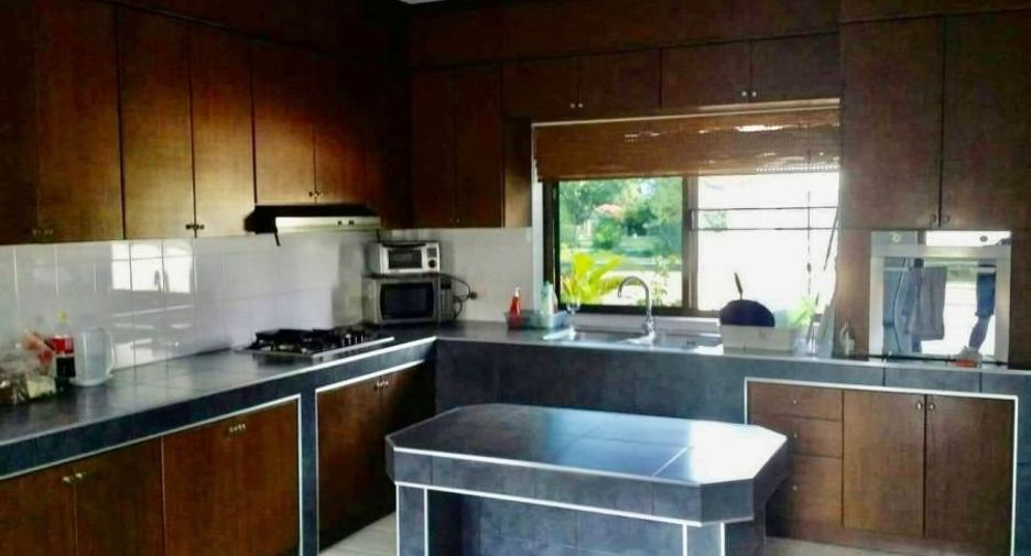 For sale 5 bedrooms house in Sattahip, Chonburi