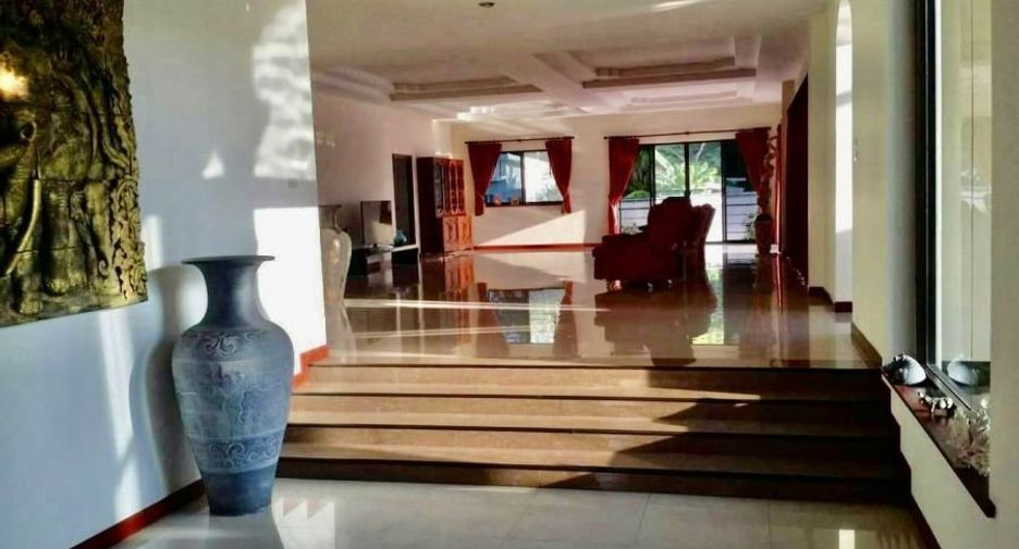 For sale 5 bedrooms house in Sattahip, Chonburi