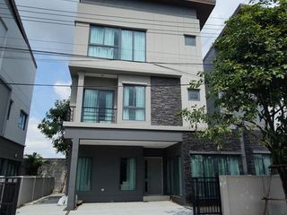 For rent 3 Beds house in Saphan Sung, Bangkok